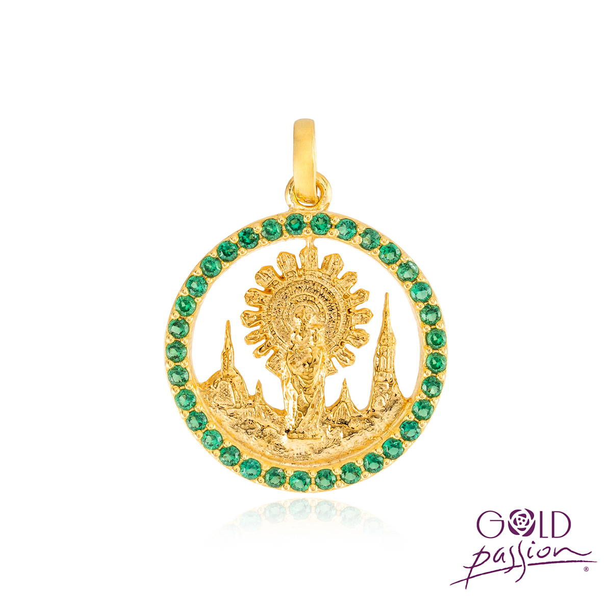 Medalla de Virgen del Pilar calada fabricada en plata con baño de oro de 18 kts con circonitas verde esmeralda Medalla de Virgen del Pilar calada fabricada en plata con baño de oro de 18 kts con circonitas verde esmeralda