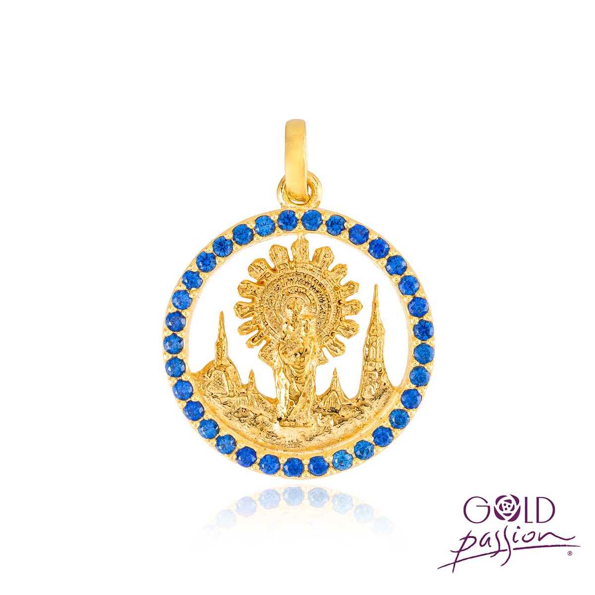 Medalla de Virgen del Pilar calada fabricada en plata con baño de oro de 18 kts Medalla de Virgen del Pilar calada fabricada en plata con baño de oro de 18 kts